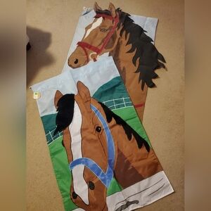 2 horse house flags